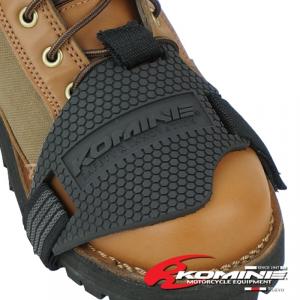 На фото Защитная накладка на ботинок Komine BK-204 (жесткая)