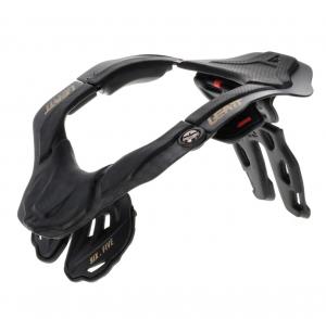 На фото Защита шеи Leatt 6.5 Carbon