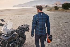 На фото Моторубашка SHIMA RENEGADE 2.0 BLUE