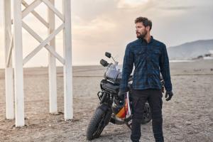 На фото Моторубашка SHIMA RENEGADE 2.0 BLUE